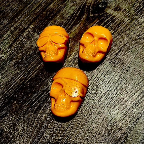 3 Halloween Skulls Goats Milk Soap - Pumpkin Spice - Picture 4 of 5